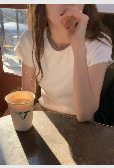 A47.甜美小花彈性滾邊素TEE