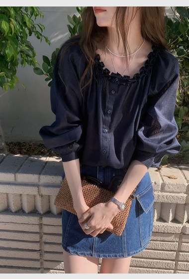 A55.甜美花邊造型領上衣