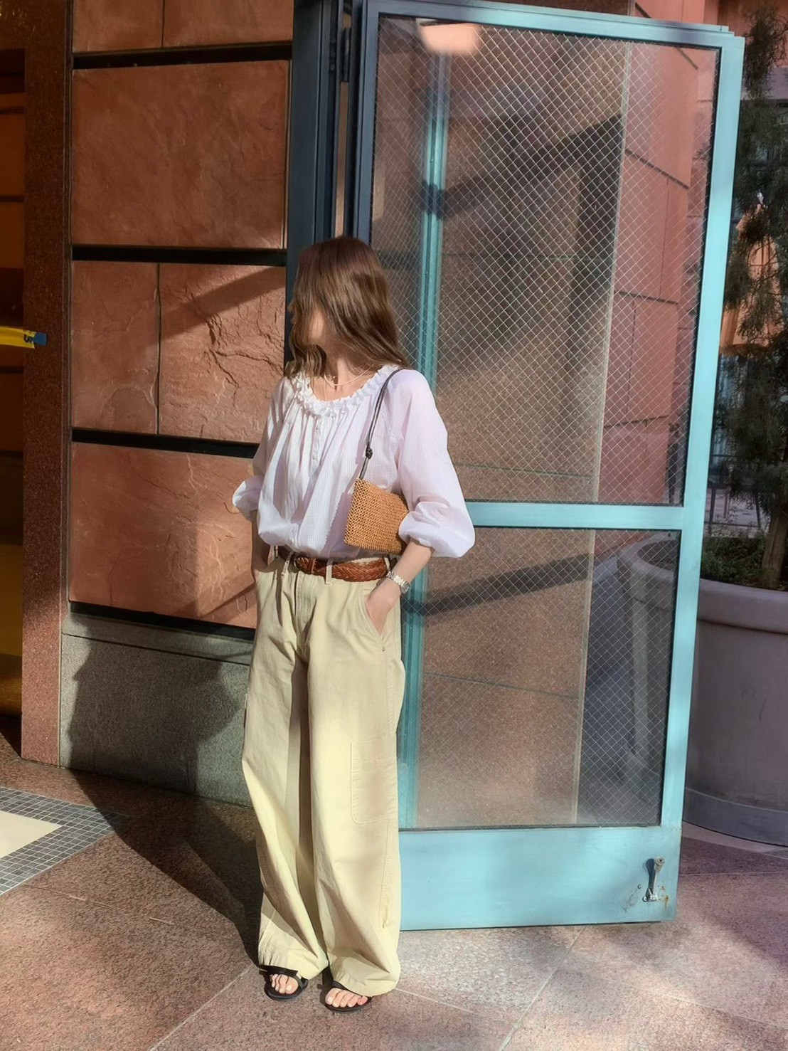 A55.甜美花邊造型領上衣