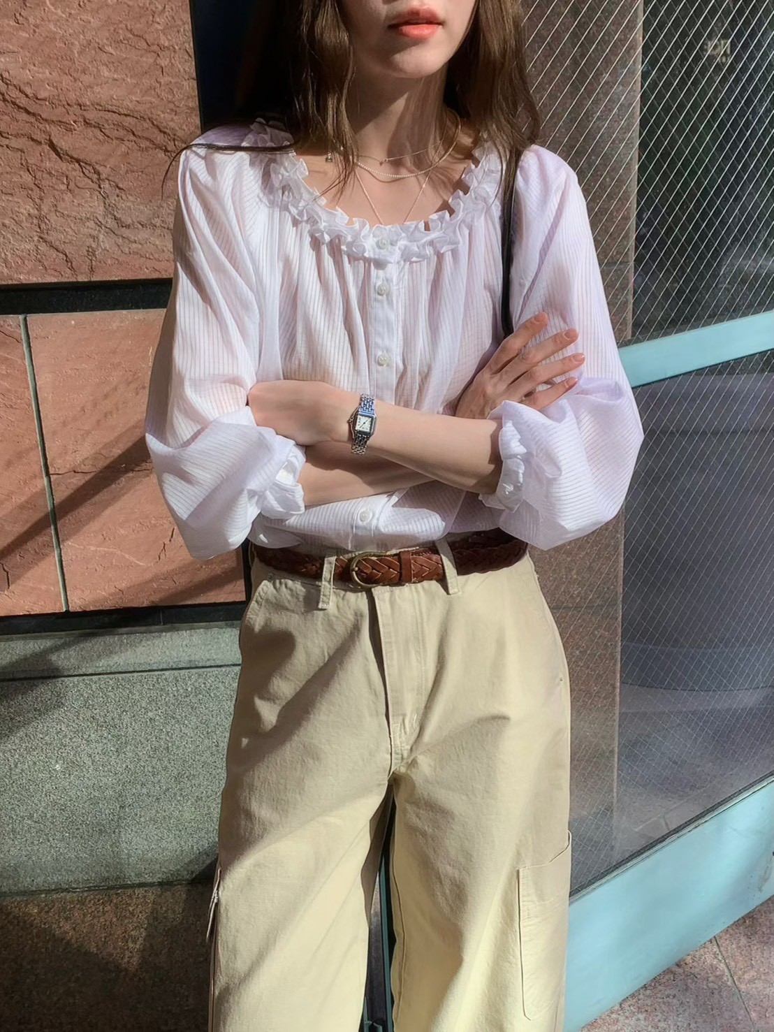 A55.甜美花邊造型領上衣