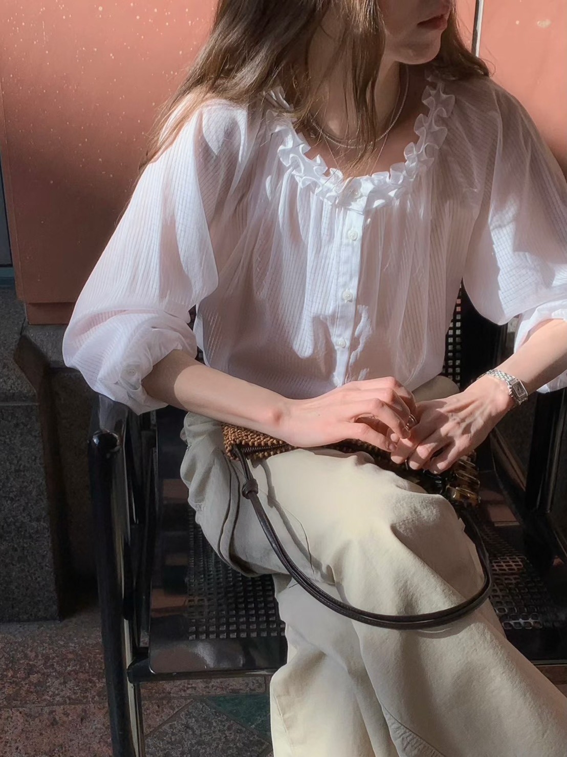 A55.甜美花邊造型領上衣