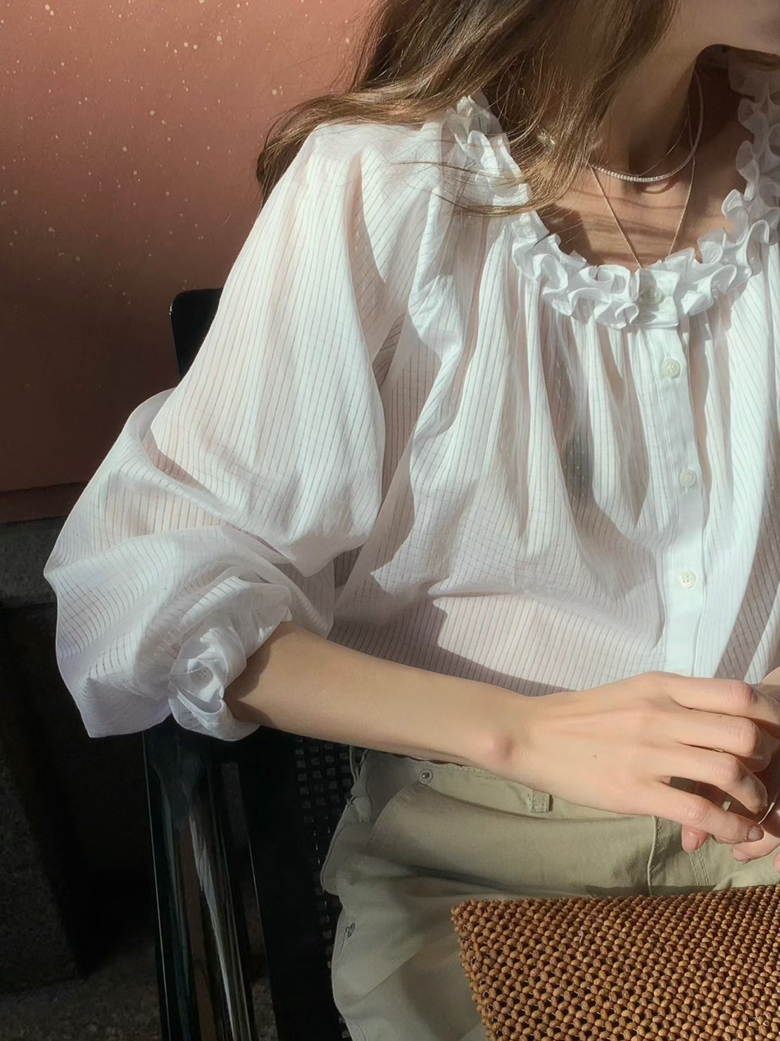 A55.甜美花邊造型領上衣