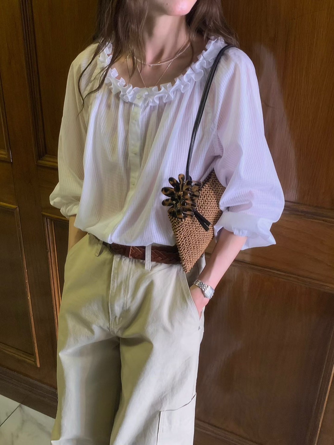 A55.甜美花邊造型領上衣