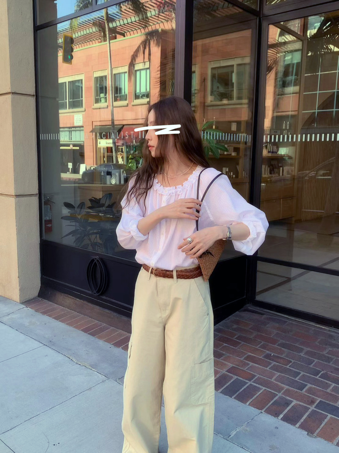 A55.甜美花邊造型領上衣