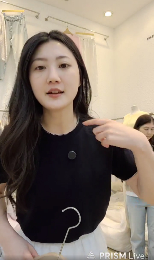 A81.星星家滾邊車線圓領TEE