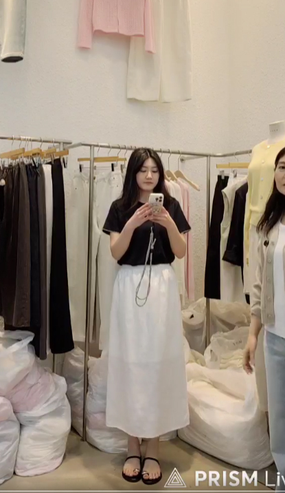 A81.星星家滾邊車線圓領TEE