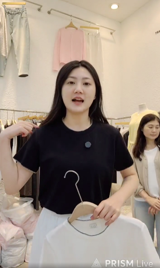 A81.星星家滾邊車線圓領TEE