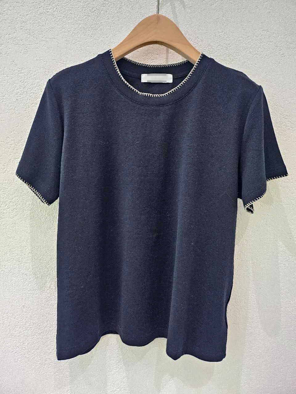 A81.星星家滾邊車線圓領TEE