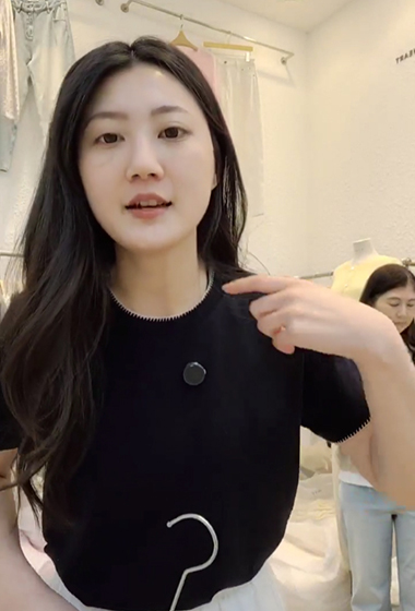 A81.星星家滾邊車線圓領TEE