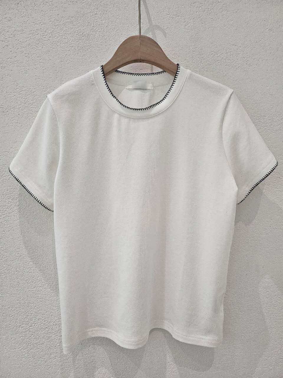 A81.星星家滾邊車線圓領TEE