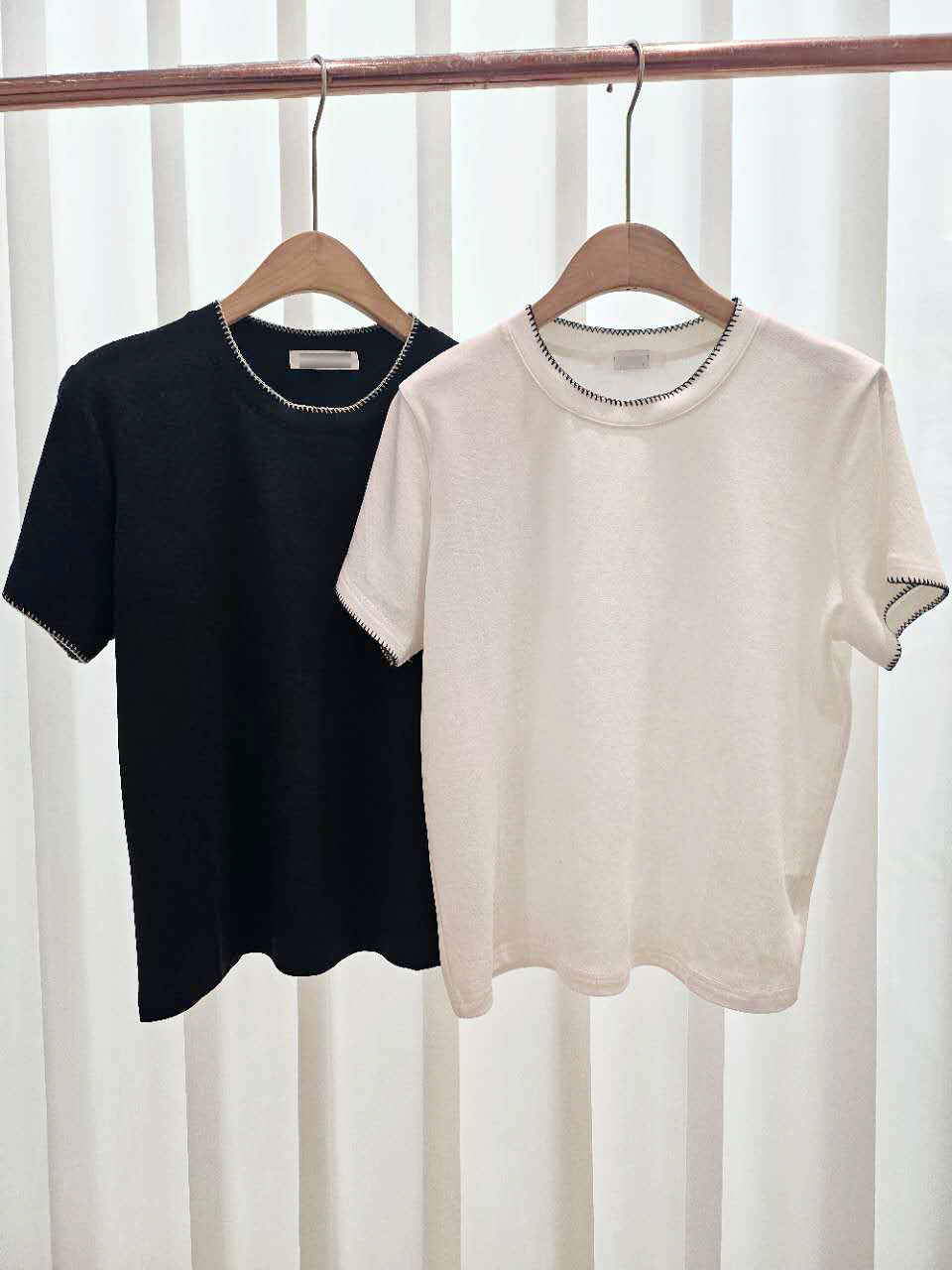 A81.星星家滾邊車線圓領TEE