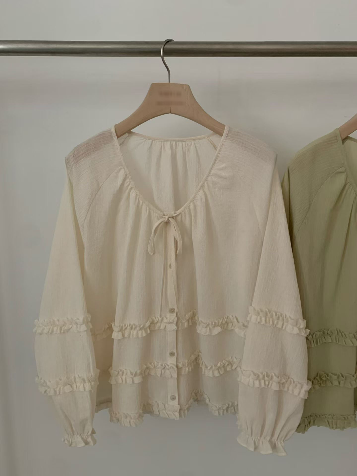 B29.浪漫層次荷葉罩衫