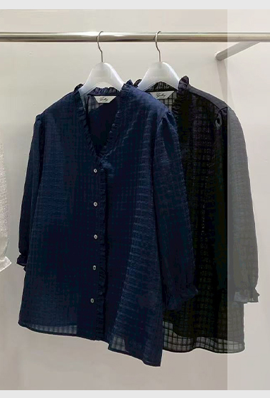 B53.G牌荷葉V領小格上衣