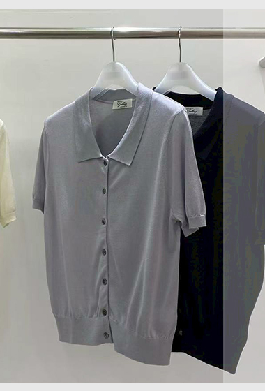 B52.G牌翻領牌釦針織上衣