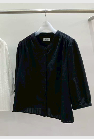 B48.G牌緹花排釦罩衫