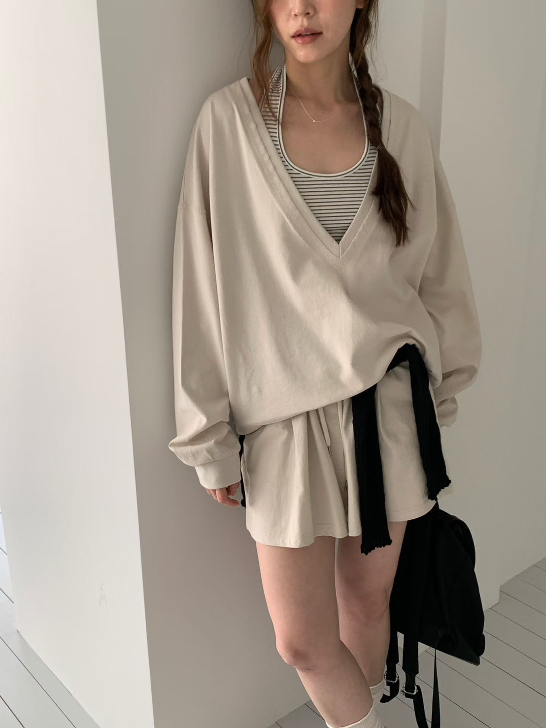 B31.女孩日常大V領休閒上衣