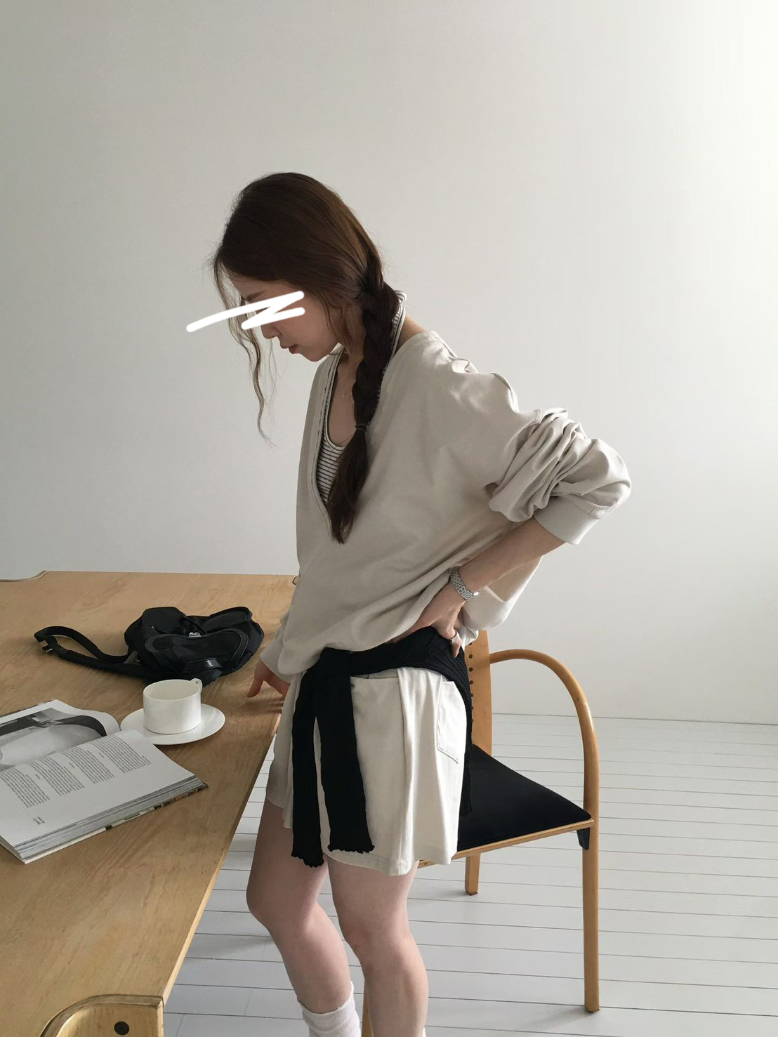 B31.女孩日常大V領休閒上衣