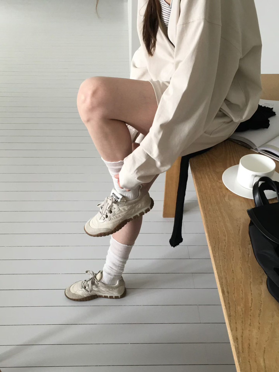 B31.女孩日常大V領休閒上衣