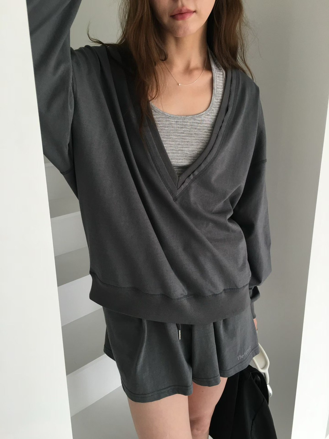 B31.女孩日常大V領休閒上衣