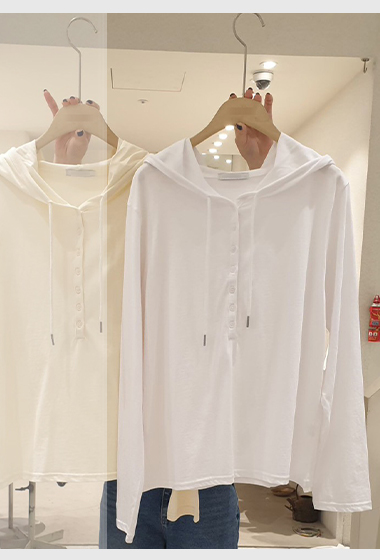 B66.小臉歐膩連帽小排釦上衣