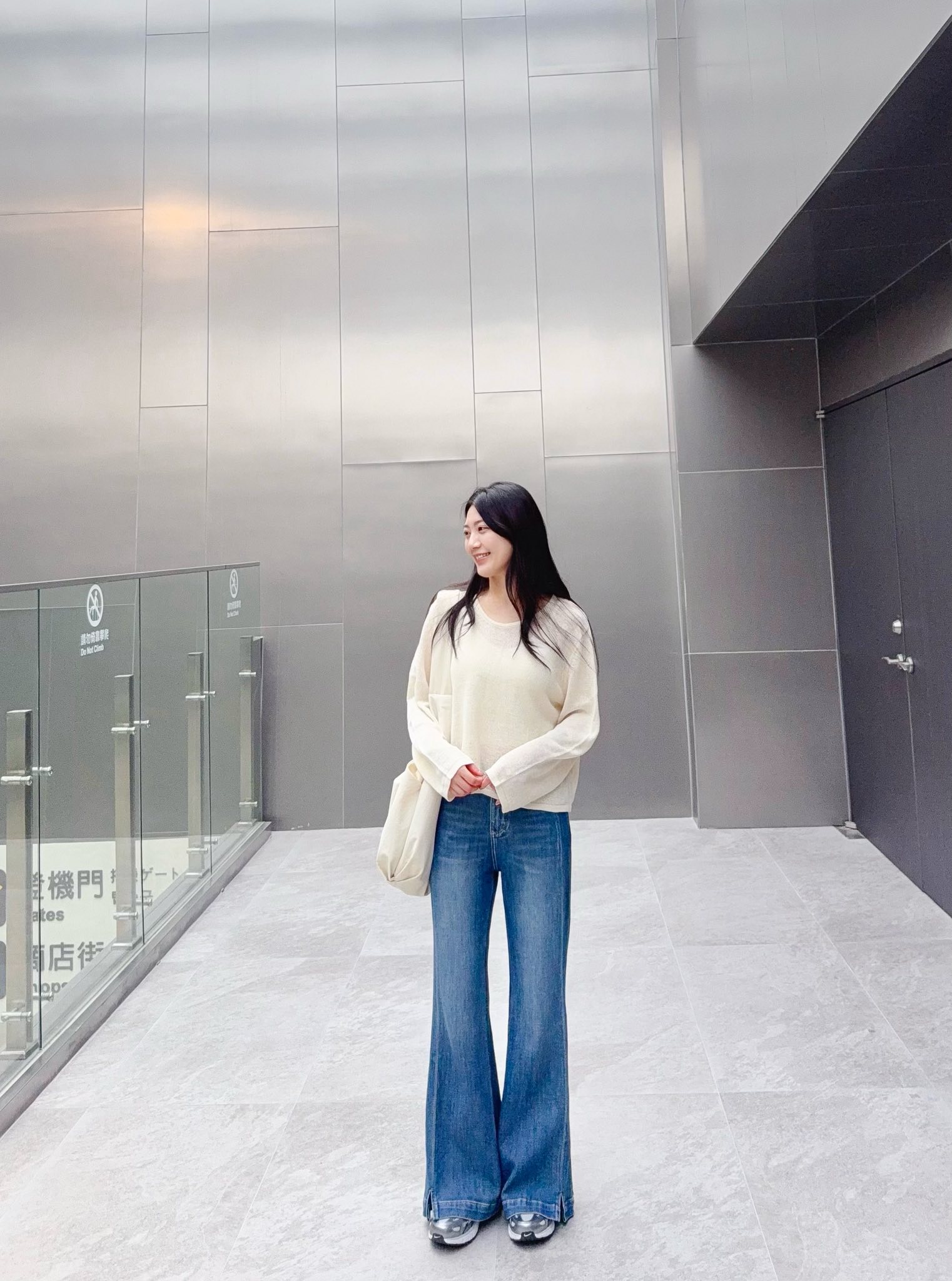 B45.細緻女孩大領口修身針織上衣