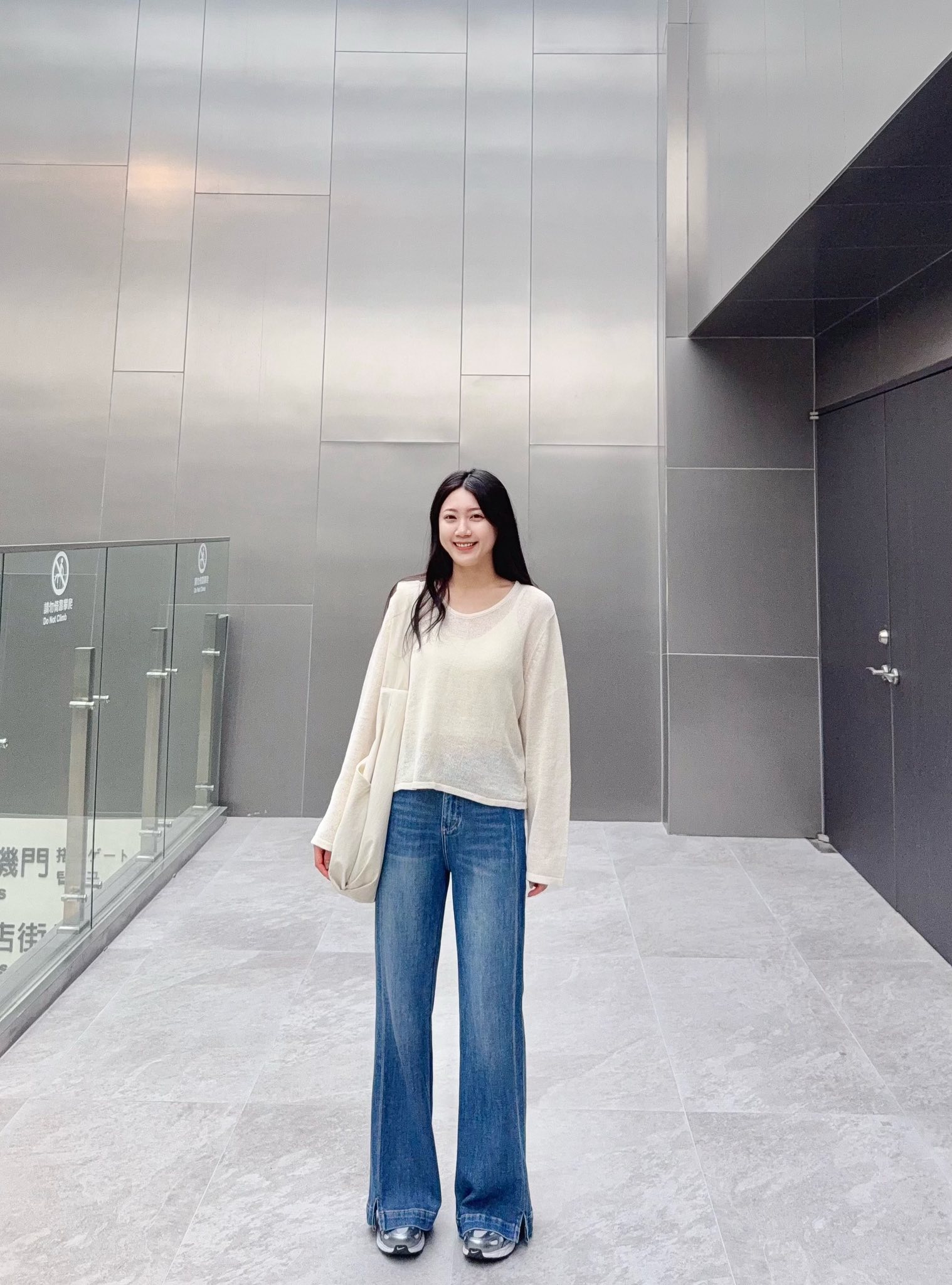 B45.細緻女孩大領口修身針織上衣