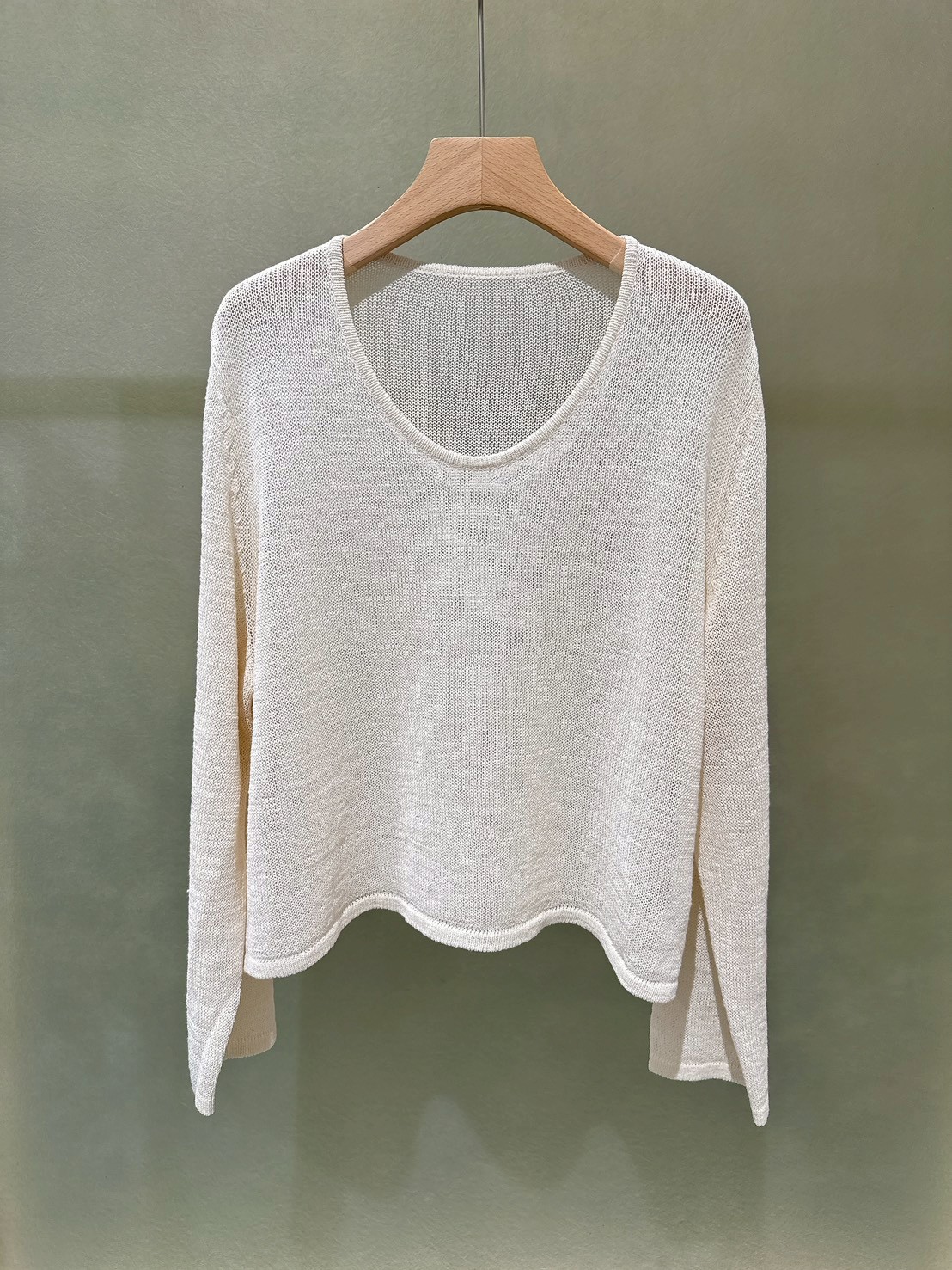 B45.細緻女孩大領口修身針織上衣