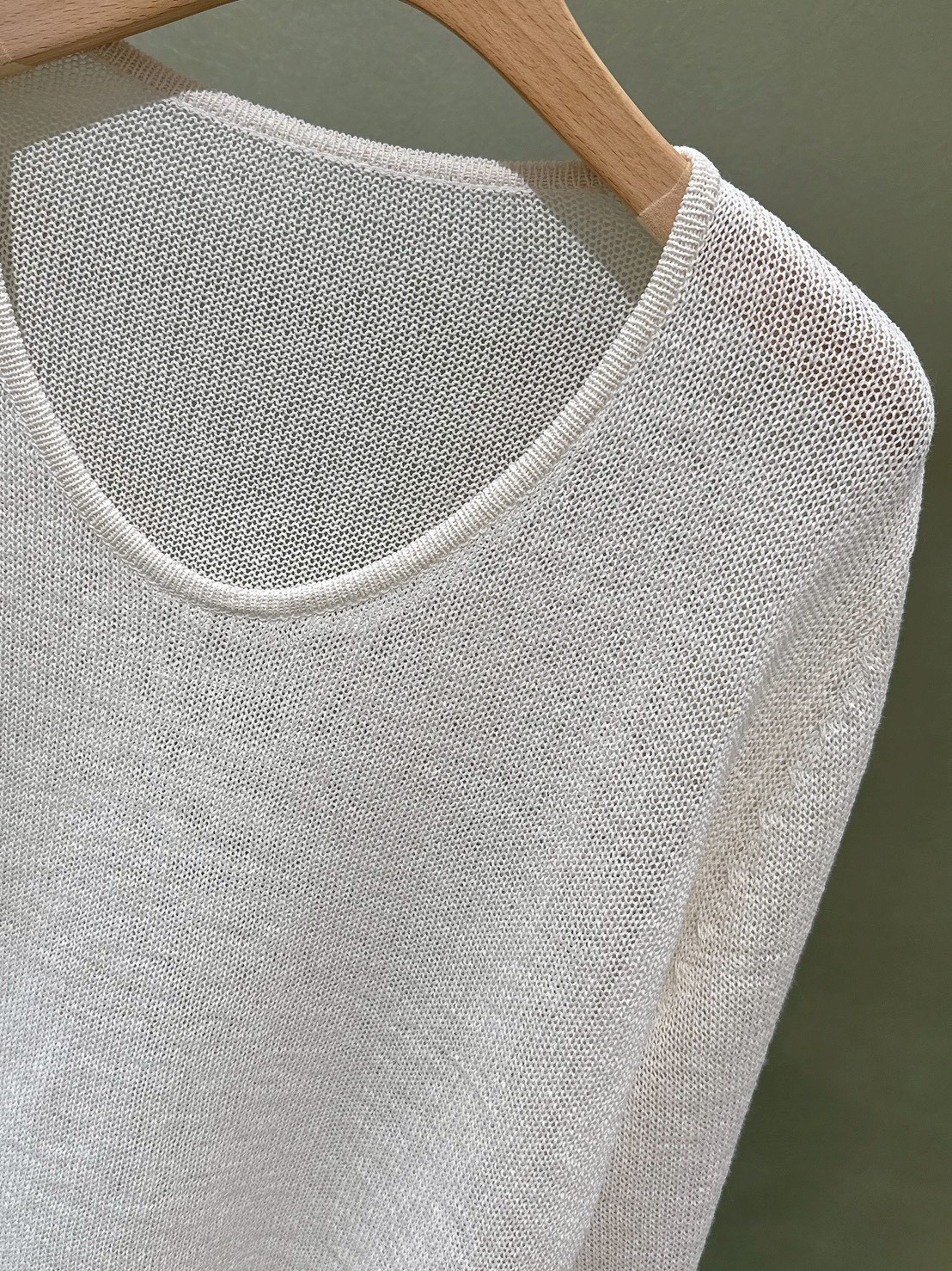 B45.細緻女孩大領口修身針織上衣