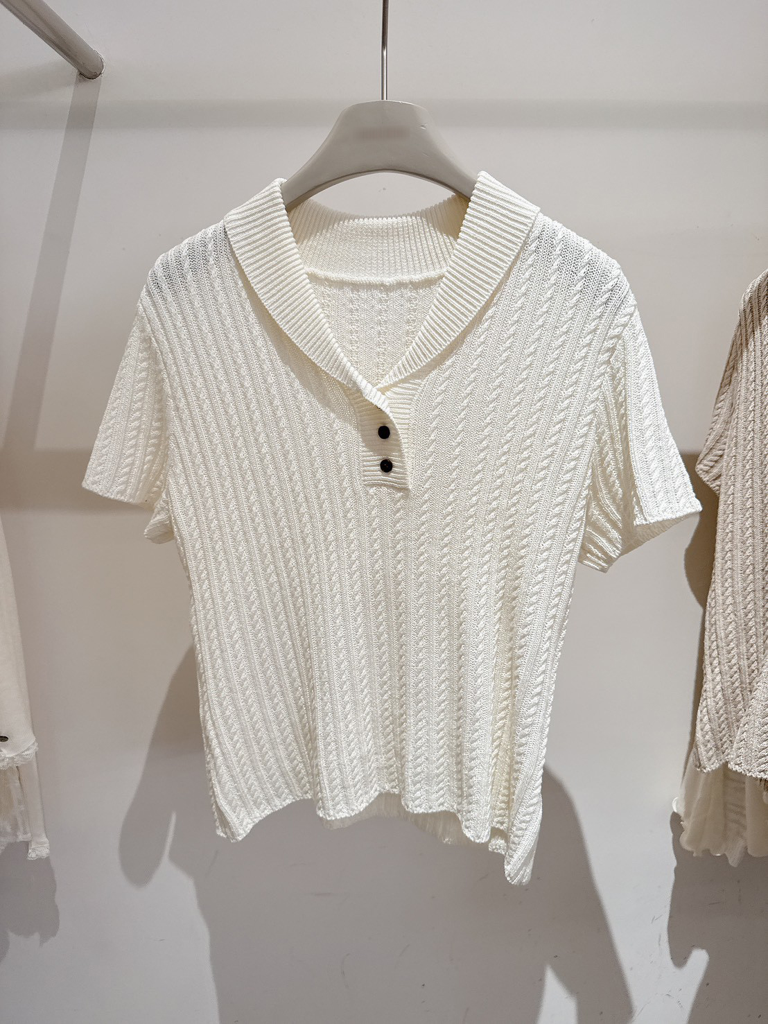 A02.甜美圓翻領麻花織紋上衣