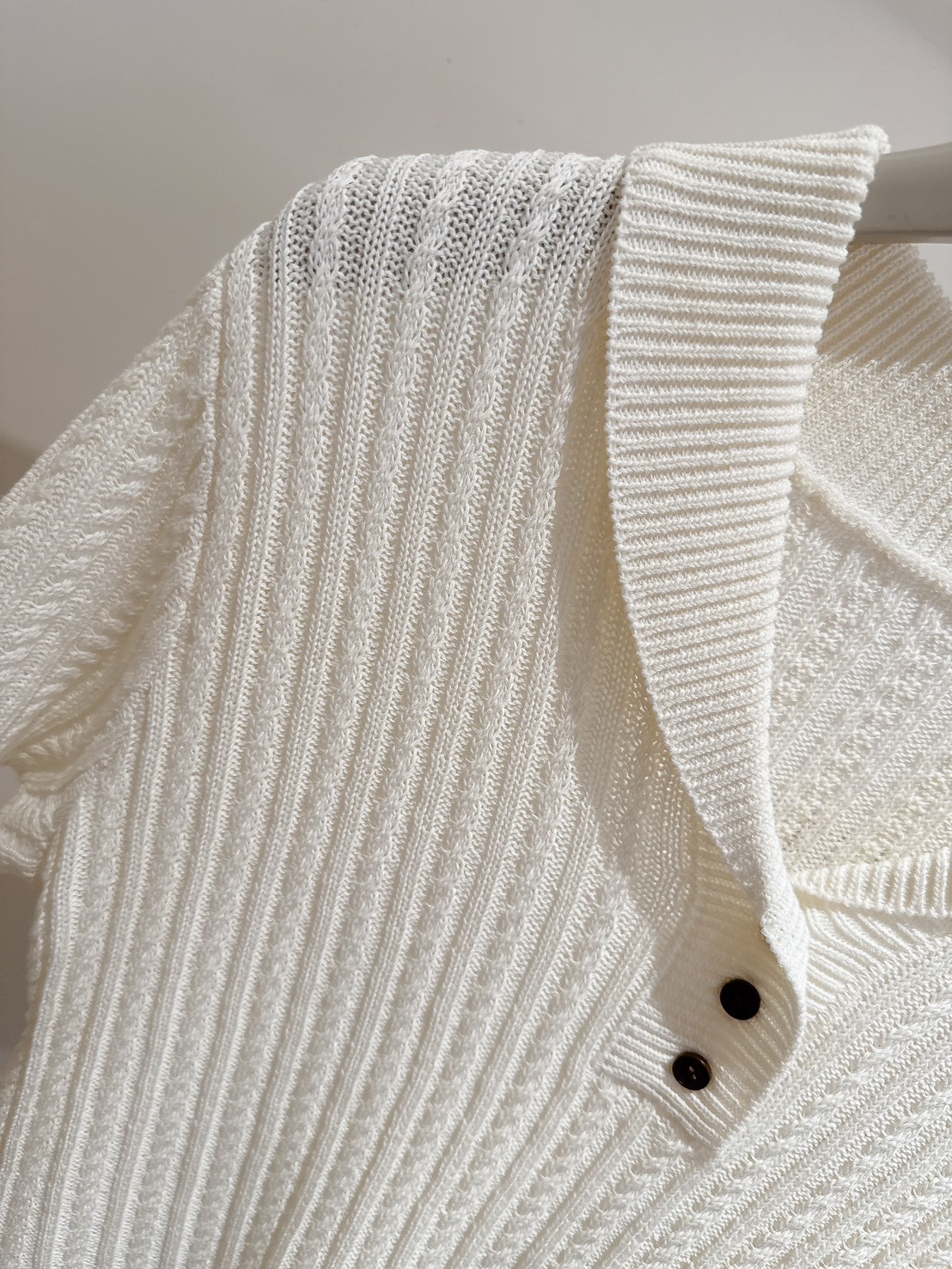 A02.甜美圓翻領麻花織紋上衣