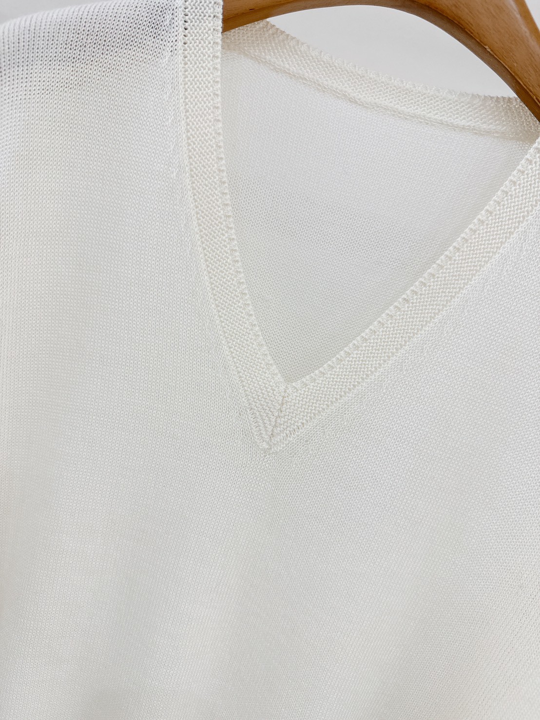 B44.漂亮女孩細緻V領針織上衣