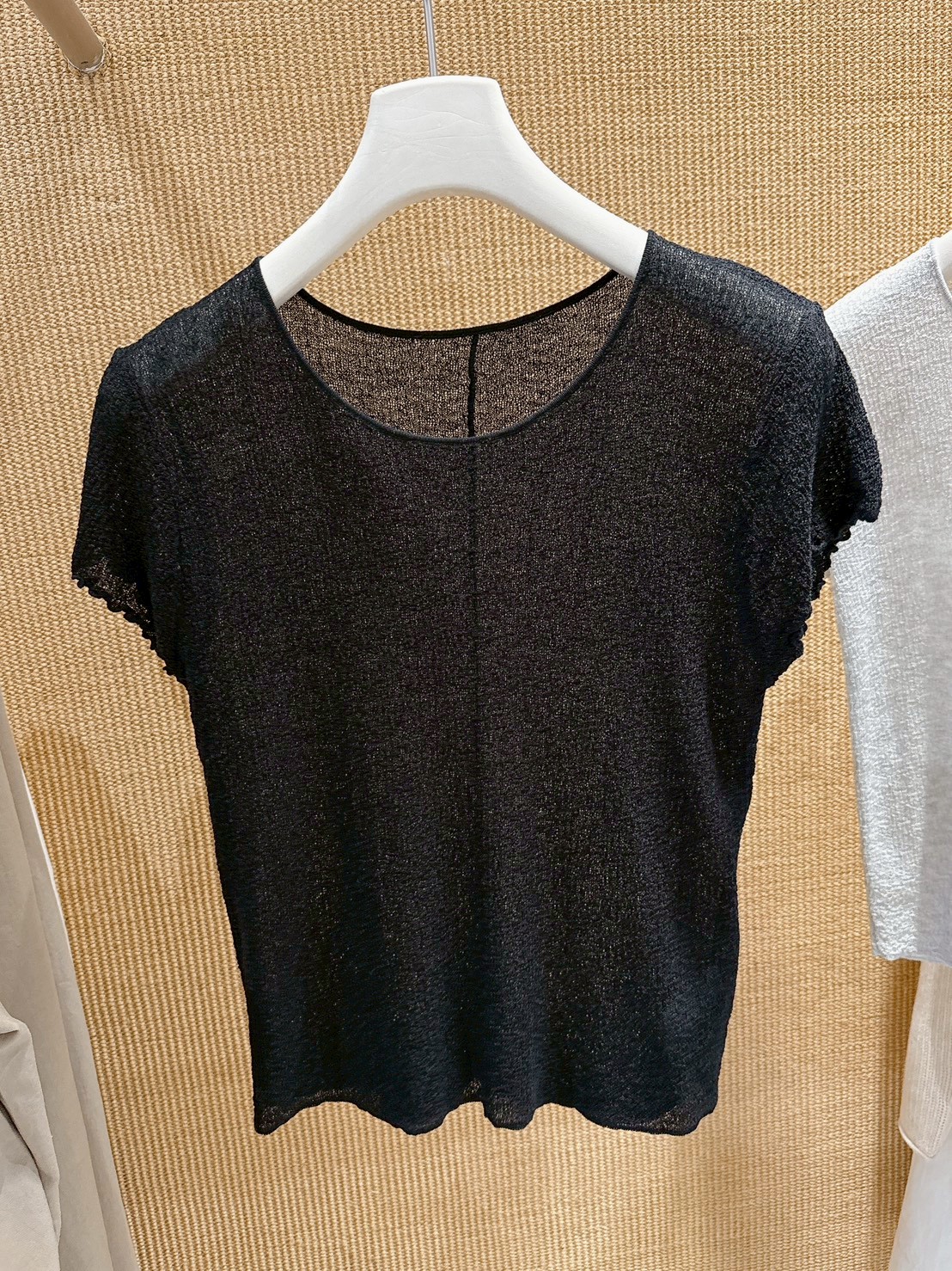 A10.俏皮皺皺布後中心線TEE