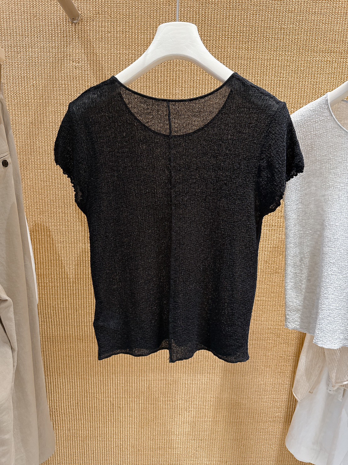 A10.俏皮皺皺布後中心線TEE