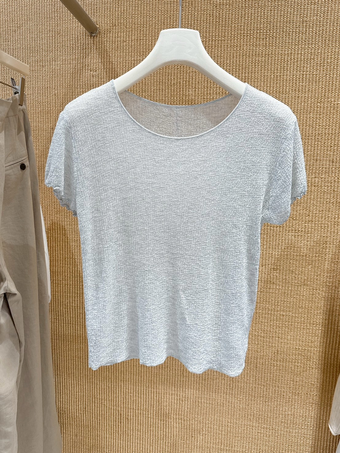 A10.俏皮皺皺布後中心線TEE