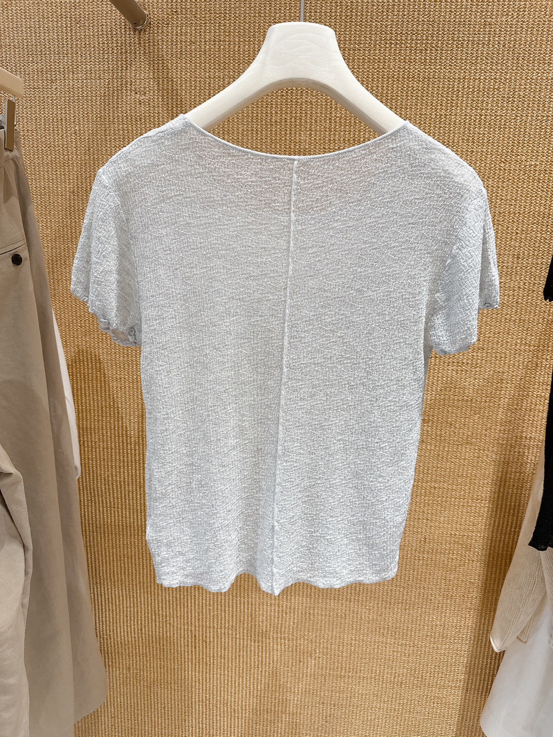 A10.俏皮皺皺布後中心線TEE