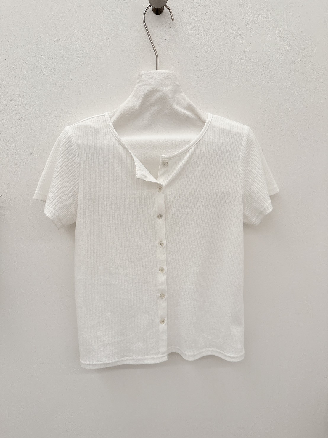 A09.羅紋小排釦短袖上衣