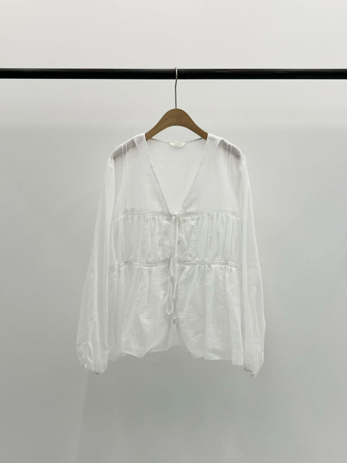 B23.大V家蛋糕層次罩衫