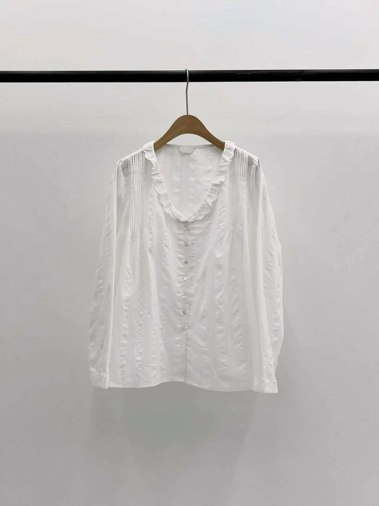 B22.大V家荷葉U領罩衫