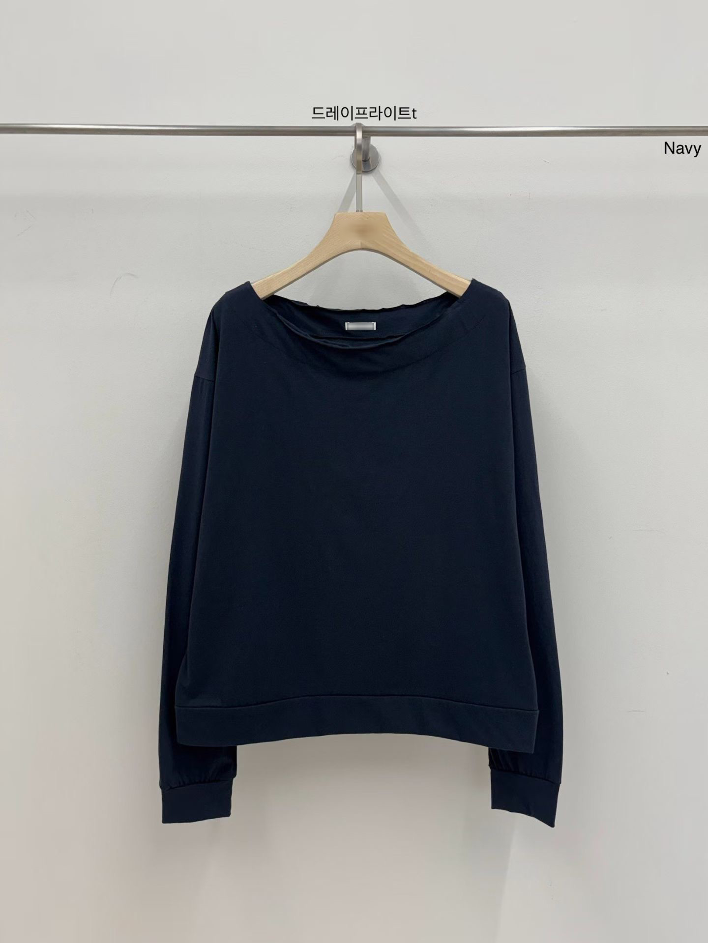 B91.小V家可露肩船領薄TEE