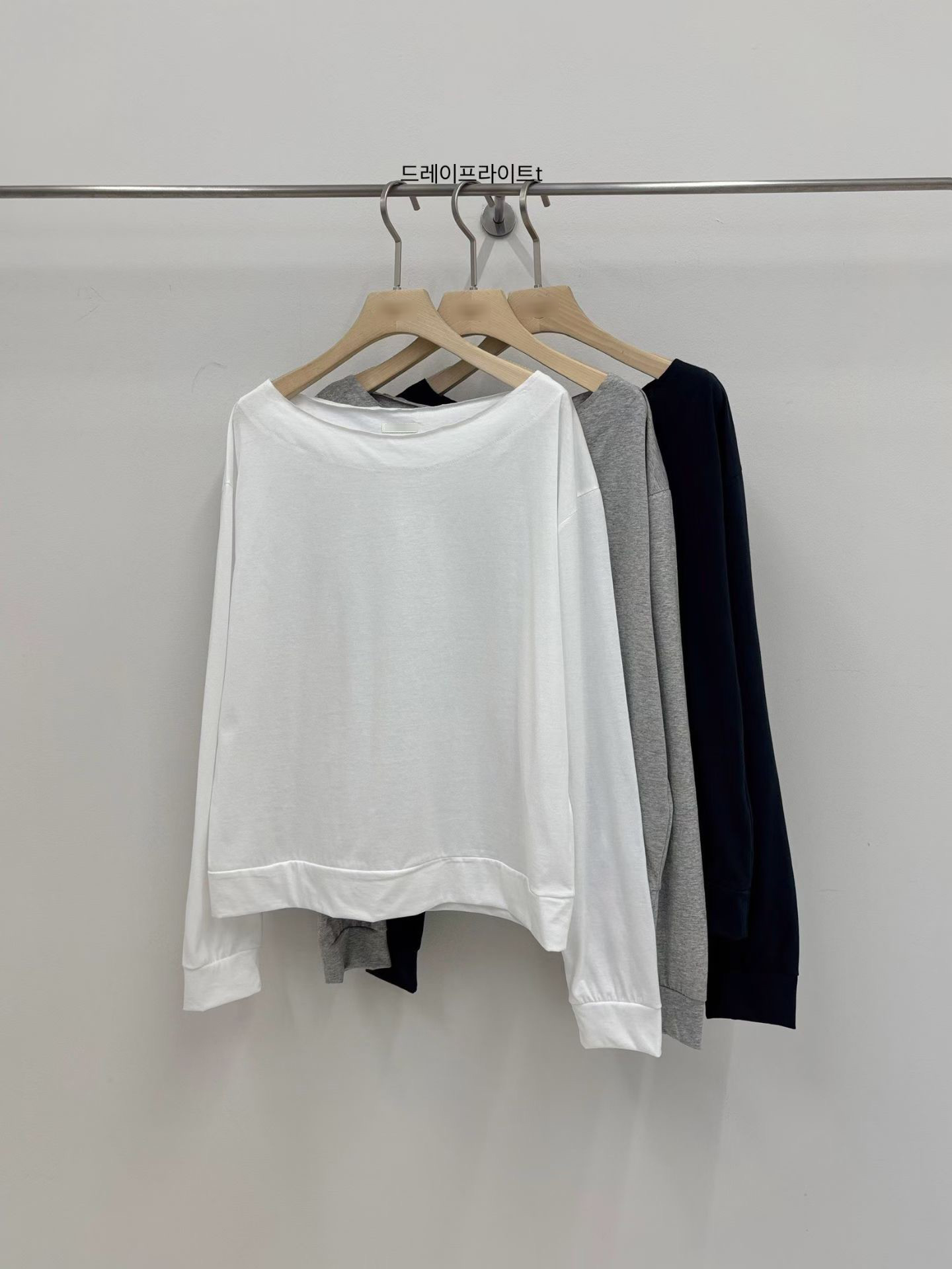 B91.小V家可露肩船領薄TEE