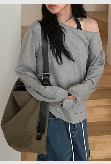 B91.小V家可露肩船領薄TEE