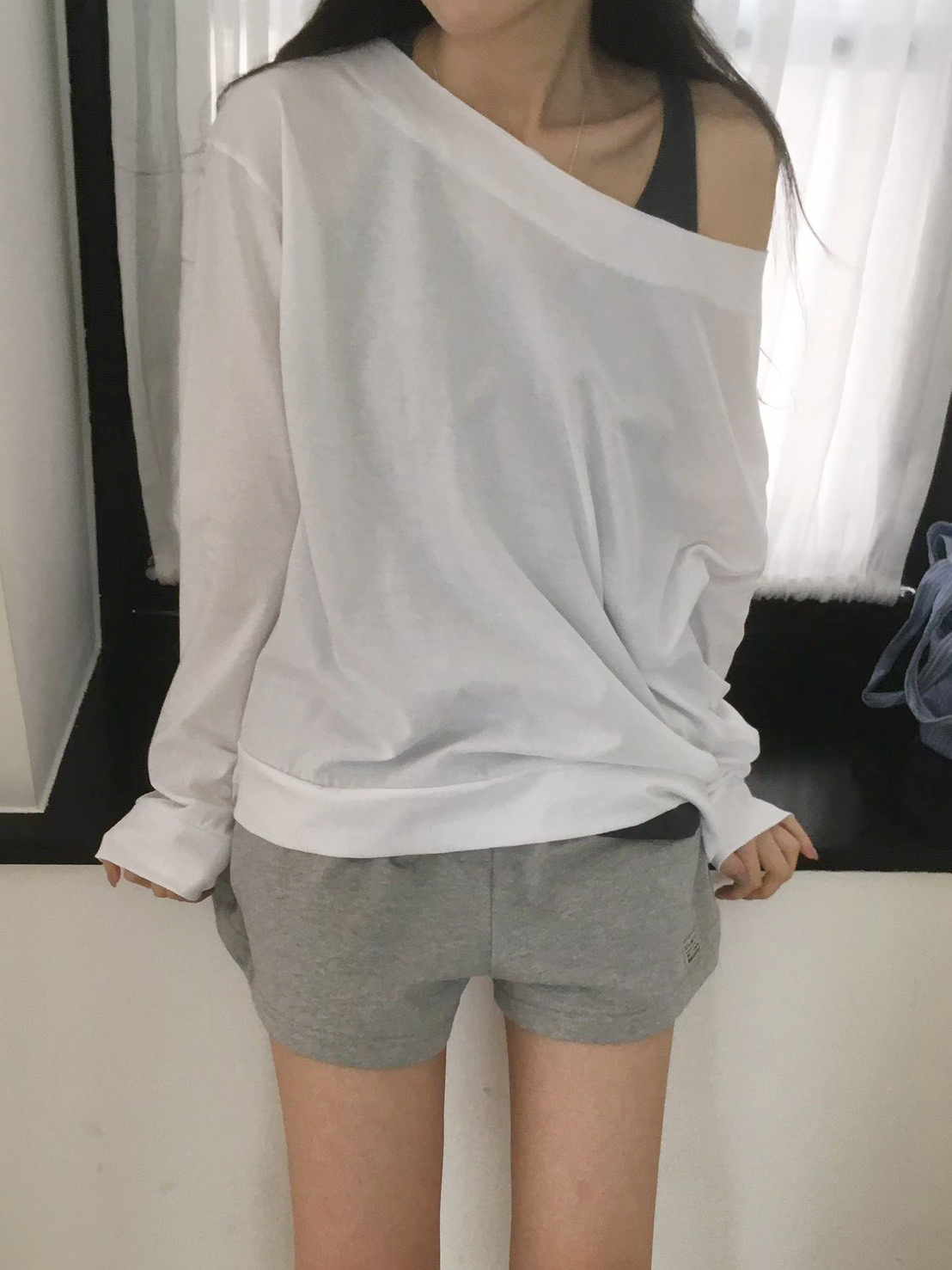 B91.小V家可露肩船領薄TEE