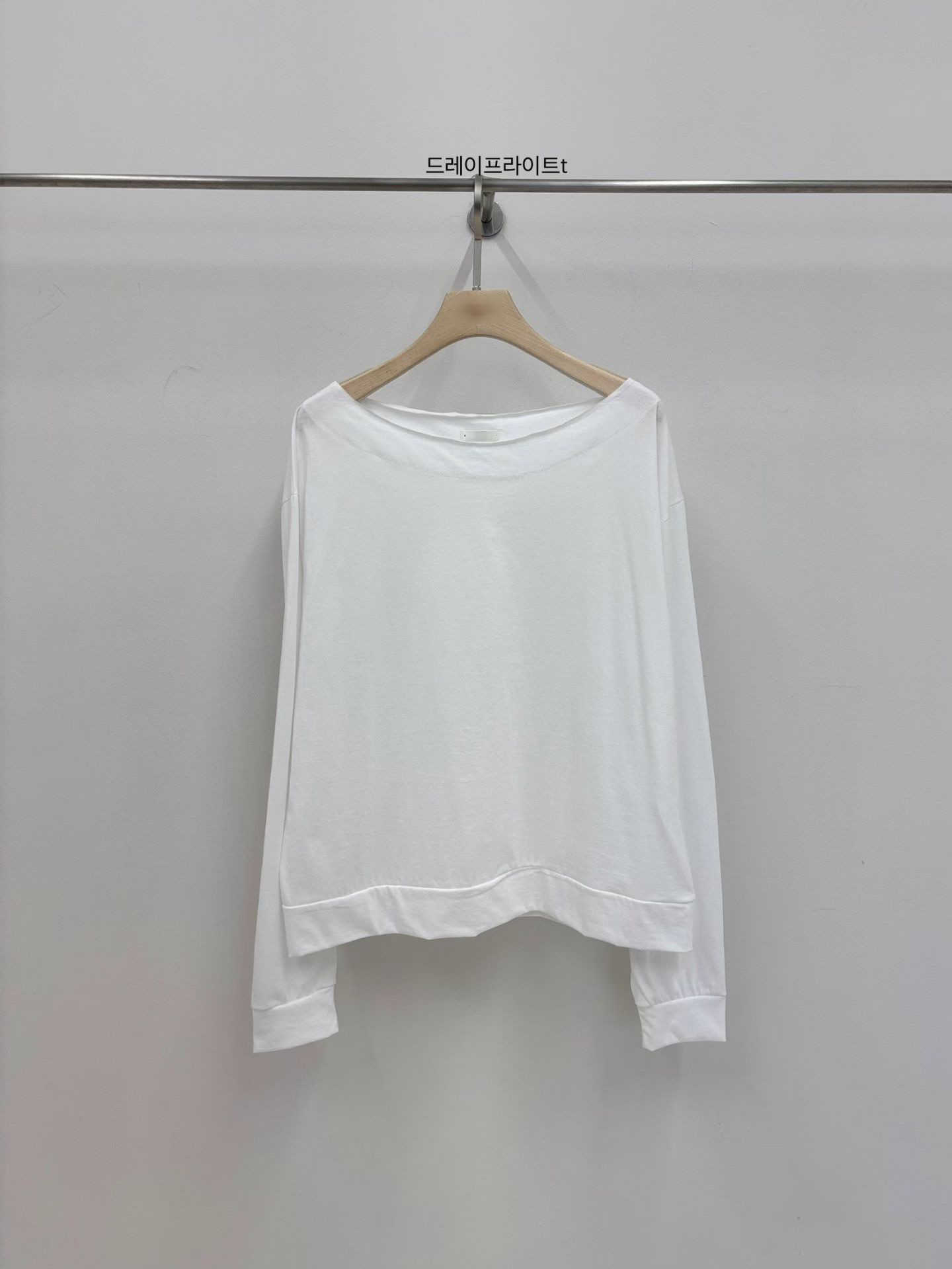 B91.小V家可露肩船領薄TEE