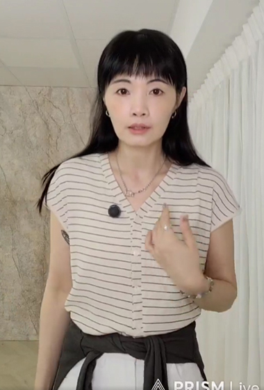 A31.雅致V領排釦上衣