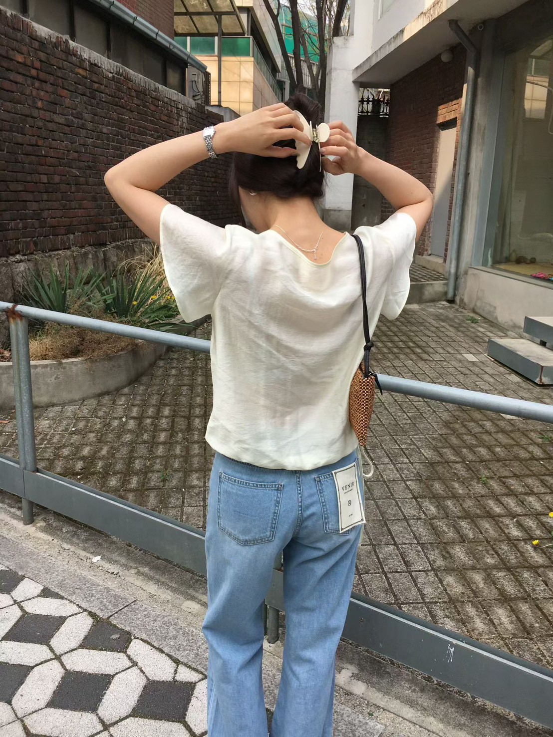 B35.櫥窗家假兩件U領視覺上衣