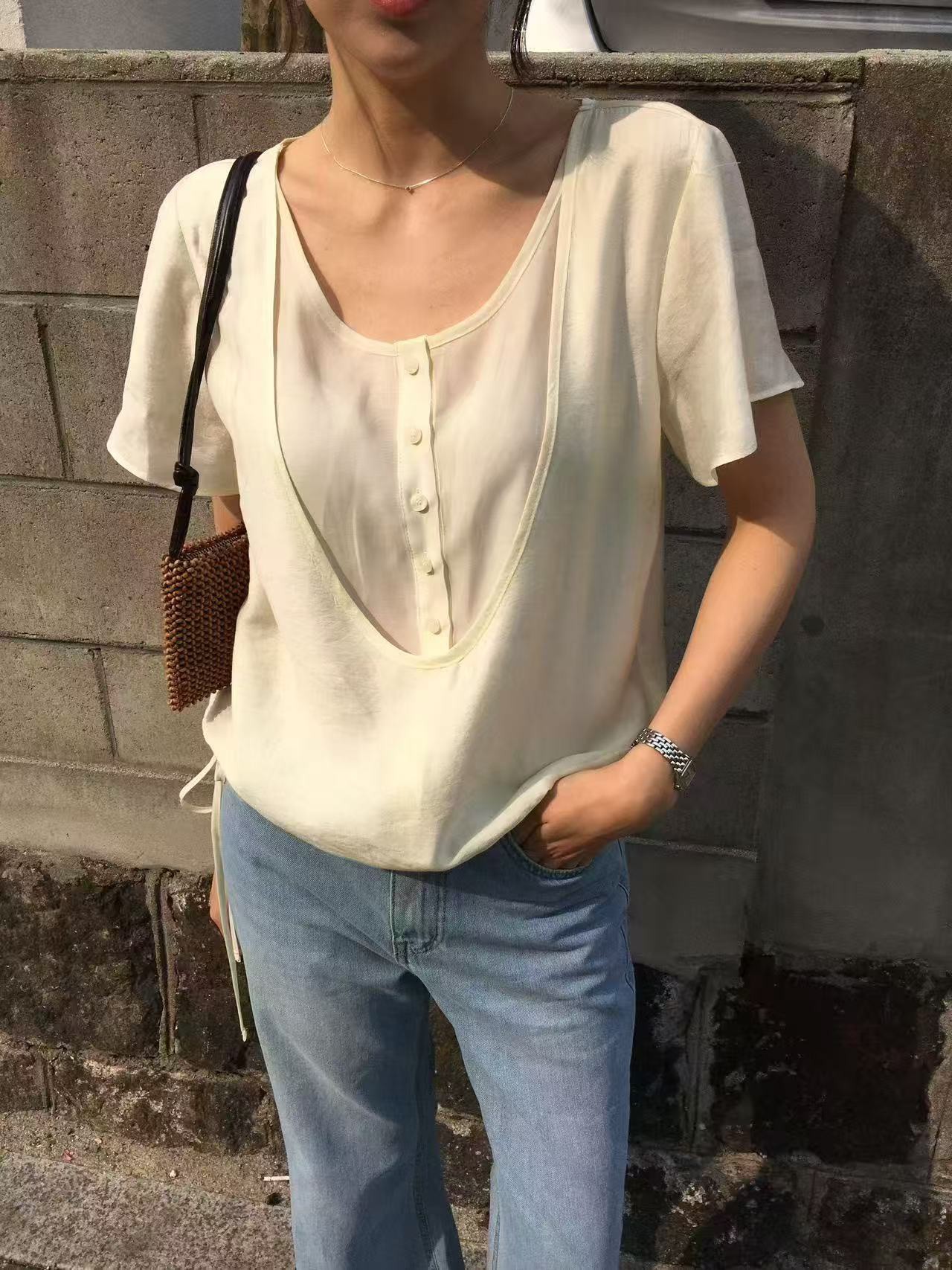 B35.櫥窗家假兩件U領視覺上衣