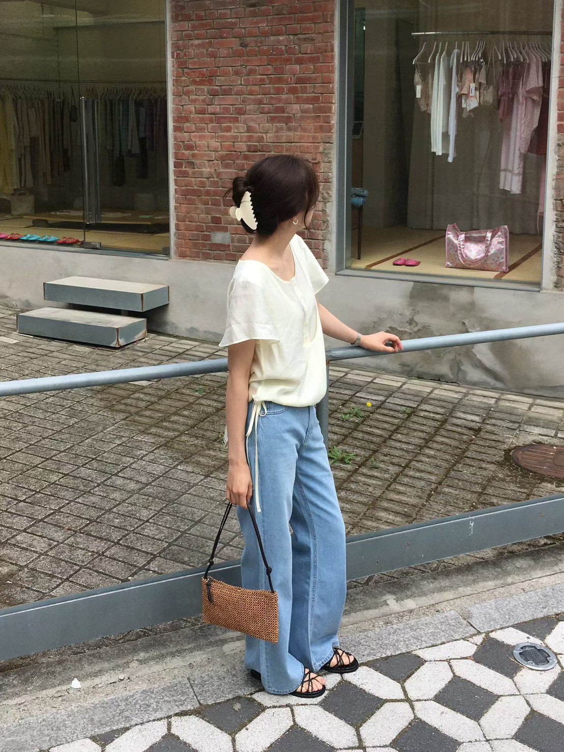 B35.櫥窗家假兩件U領視覺上衣
