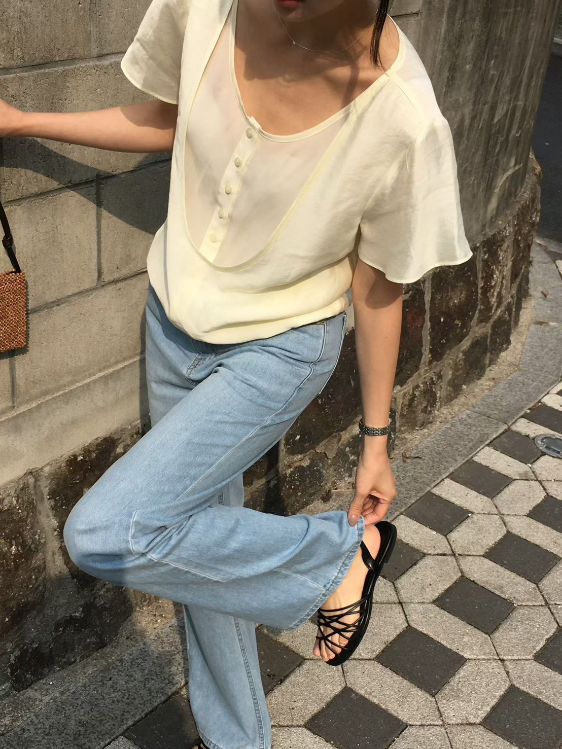 B35.櫥窗家假兩件U領視覺上衣