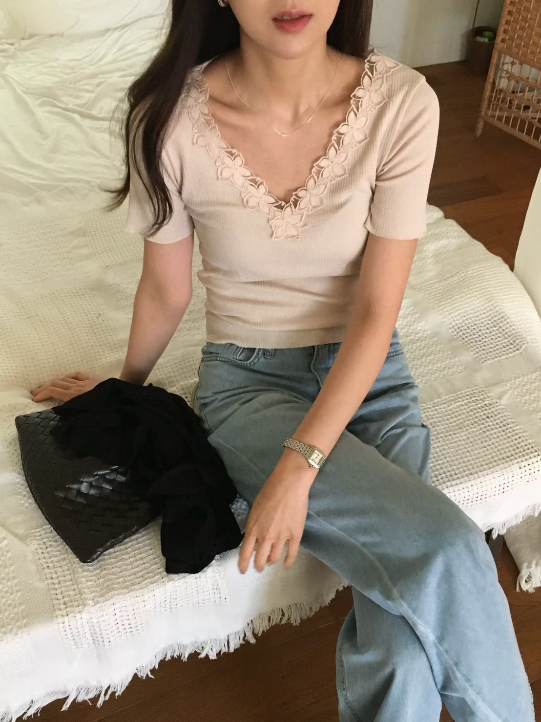 B30.櫥窗家V領花朵坑條上衣