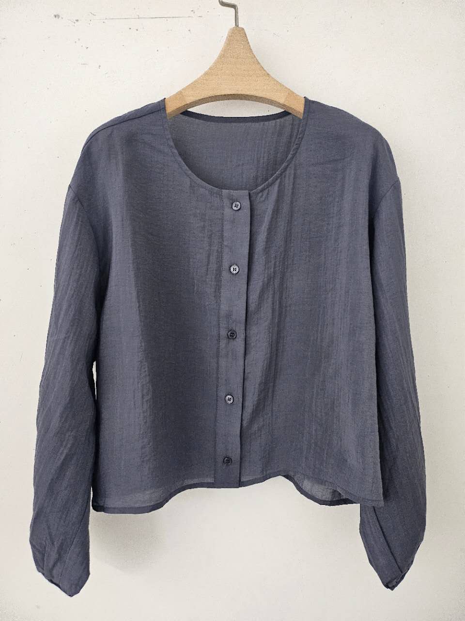 B94.星星家輕柔RAYON排釦上衣